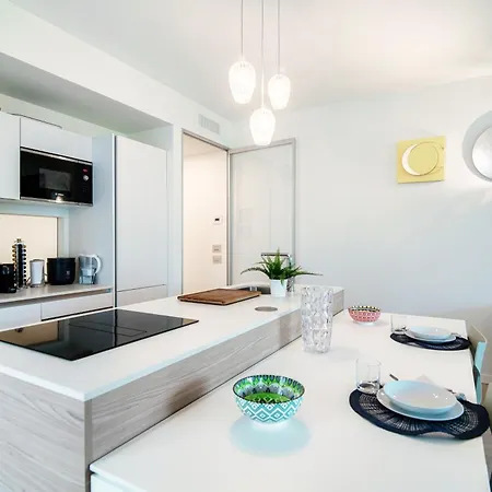 The Art House - By Myhomeincomo * チェルノッビオ