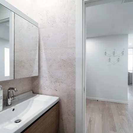 The Art House - By Myhomeincomo צ'רנוביו