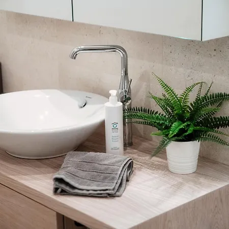 The Art House - By Myhomeincomo *