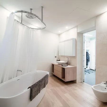 The Art House - By Myhomeincomo *