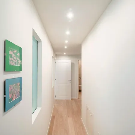 The Art House - By Myhomeincomo *